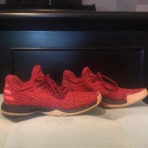 JAMES HARDEN LS BASKETBALL SHOES IN BURGUNDY